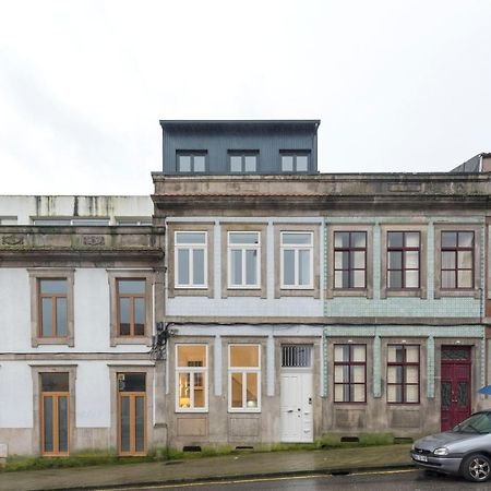 Lovelystay - Cozy Duplex With Patio Right Off Train&Metro Station Porto Exterior photo