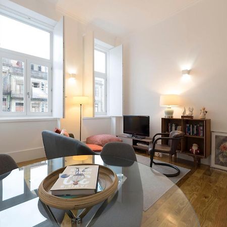 Lovelystay - Cozy Duplex With Patio Right Off Train&Metro Station Porto Exterior photo