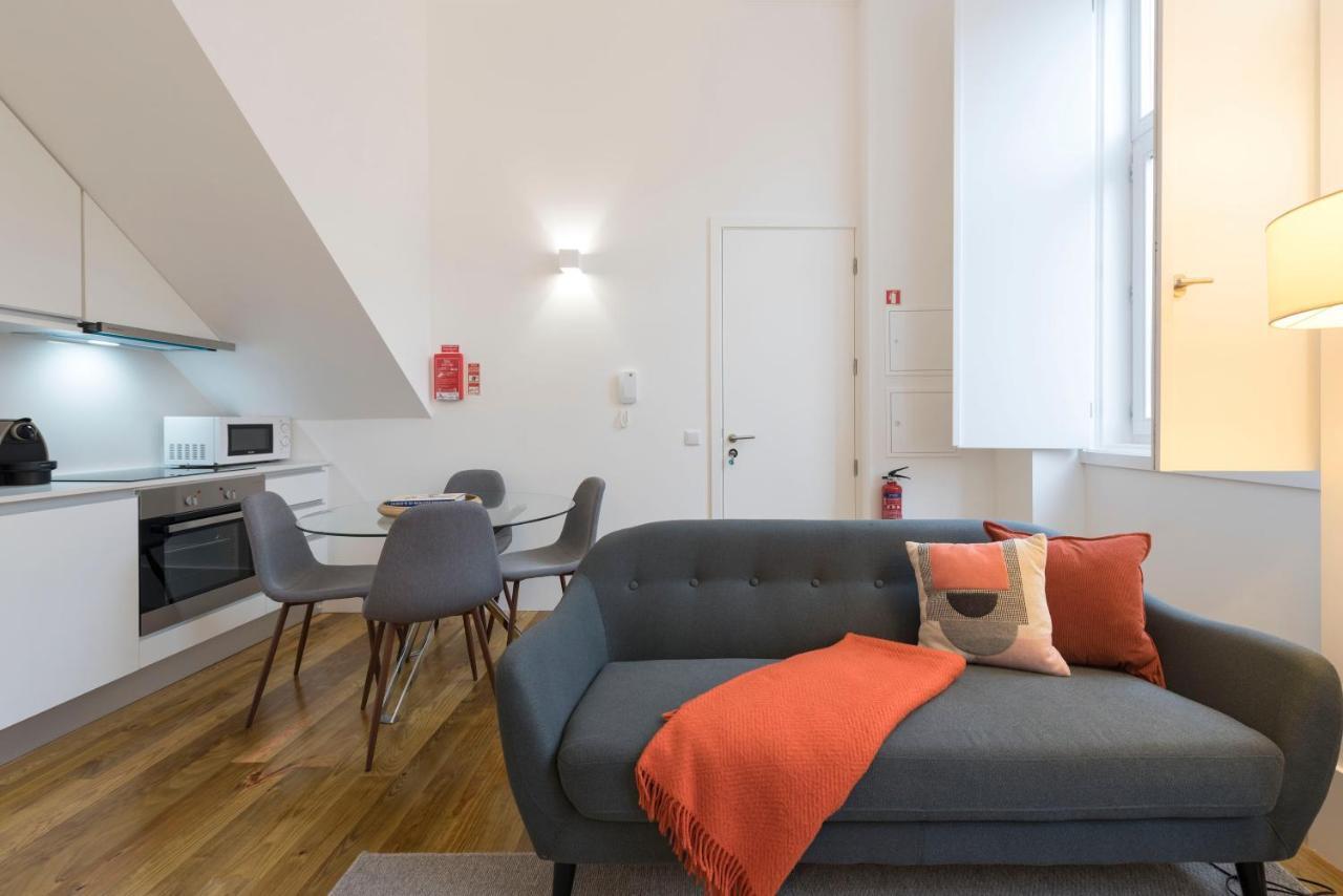 Lovelystay - Cozy Duplex With Patio Right Off Train&Metro Station Porto Exterior photo