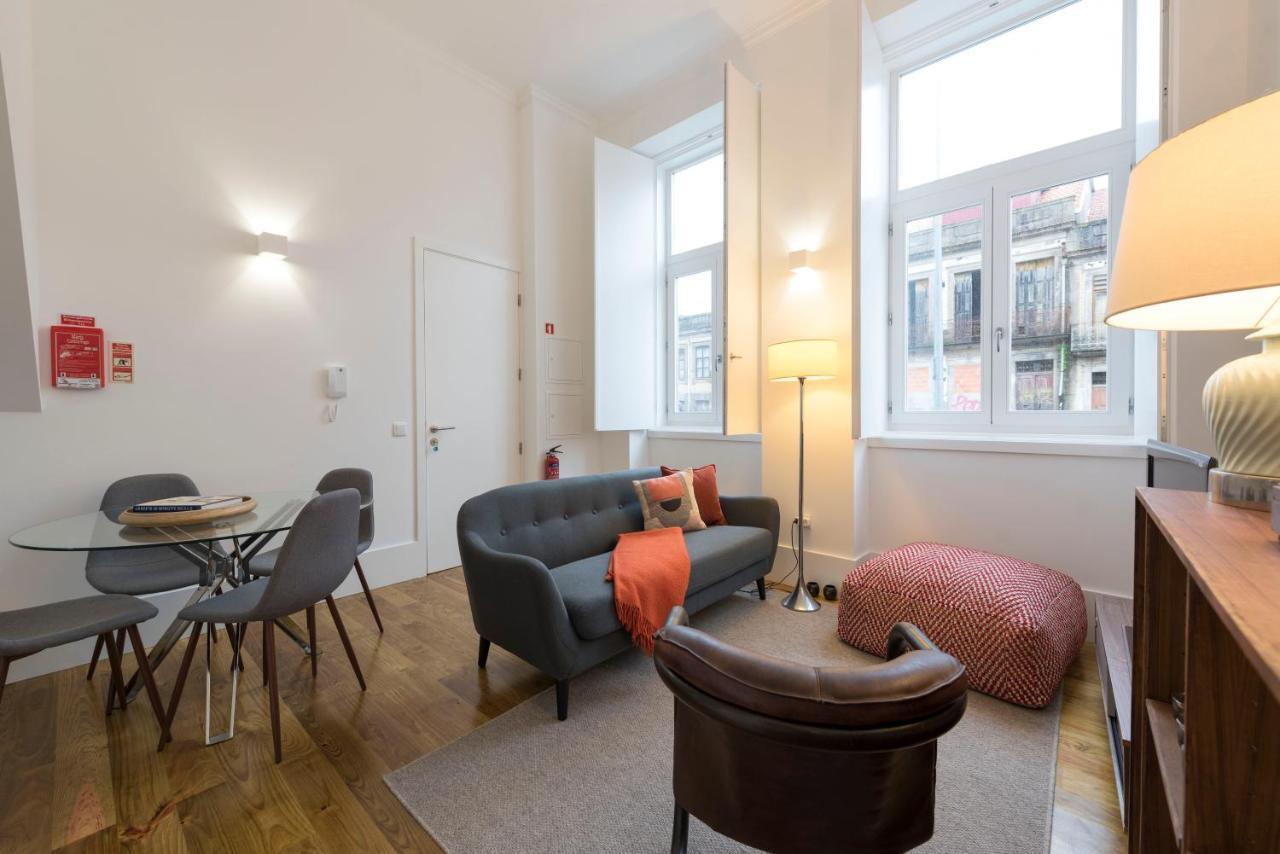 Lovelystay - Cozy Duplex With Patio Right Off Train&Metro Station Porto Exterior photo