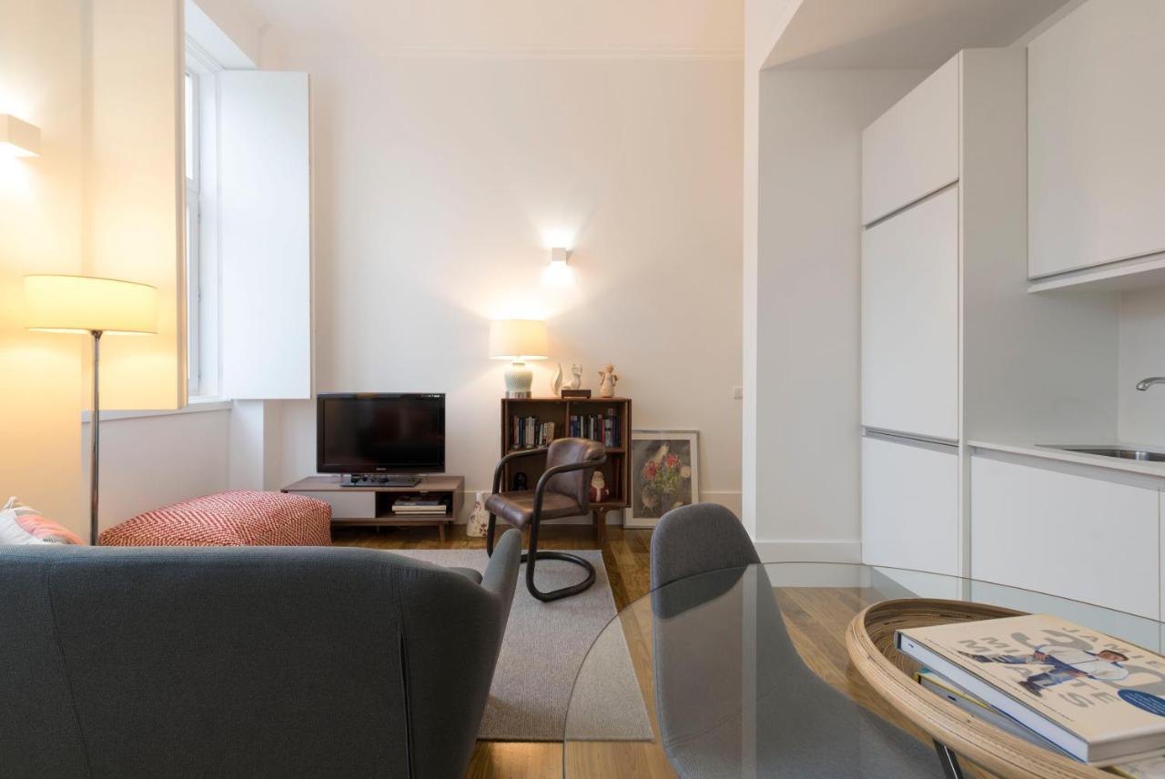 Lovelystay - Cozy Duplex With Patio Right Off Train&Metro Station Porto Exterior photo