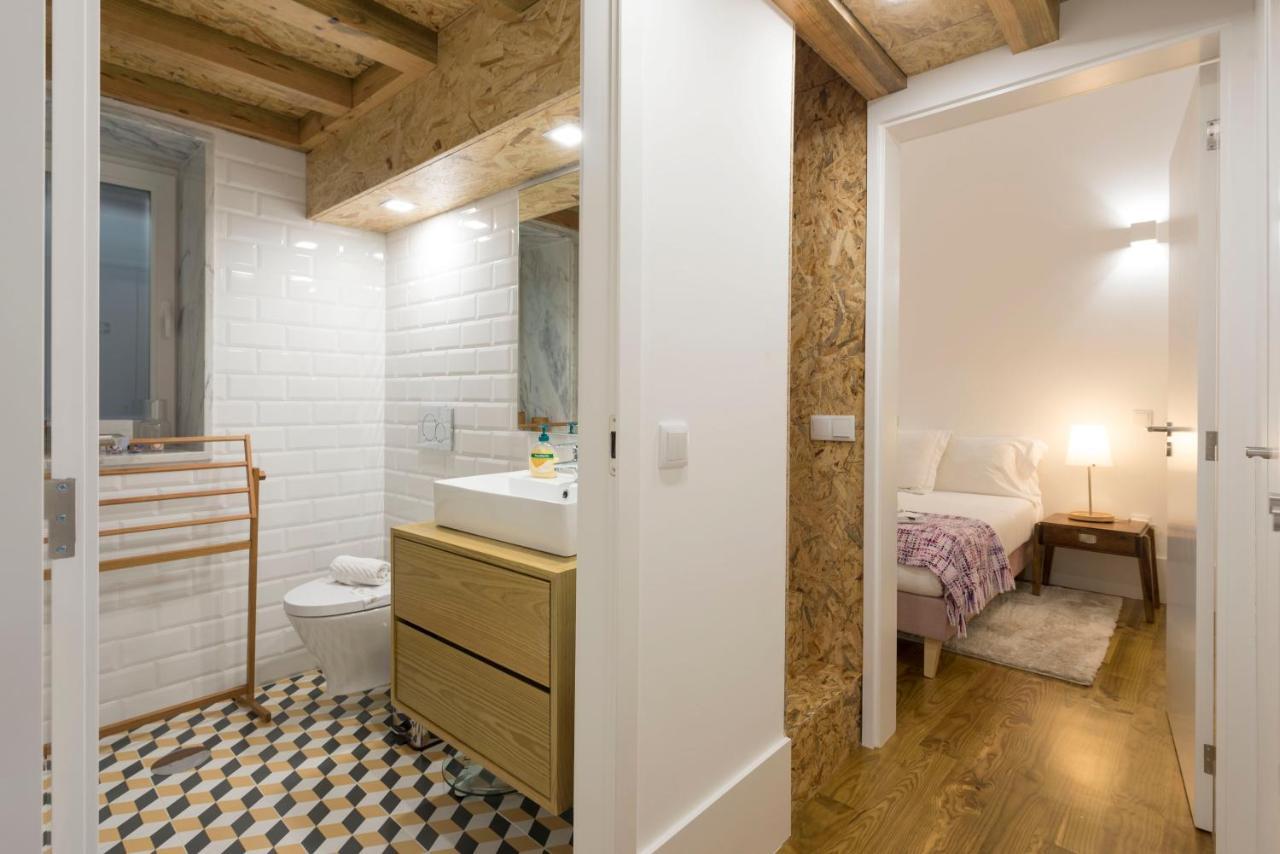 Lovelystay - Cozy Duplex With Patio Right Off Train&Metro Station Porto Exterior photo